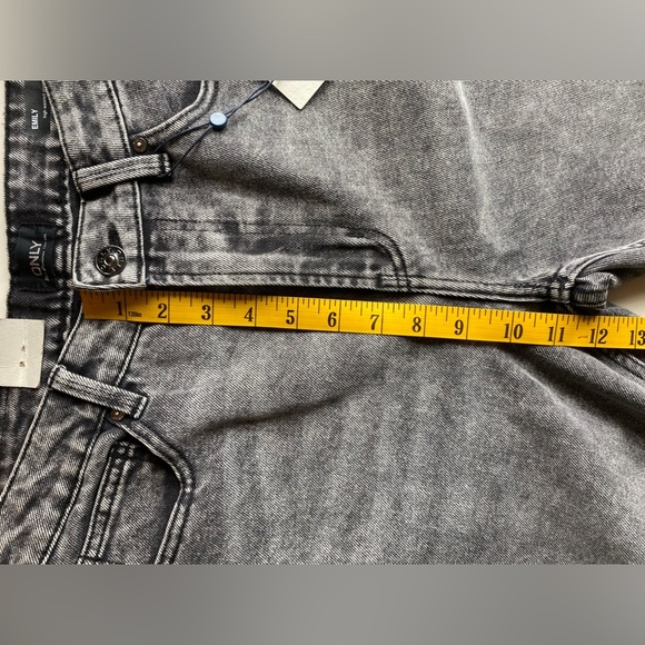 🆕NWT ONLY Emily High Waisted Black Acid Jeans with Raw Hem in Size 29 - Picture 10 of 14